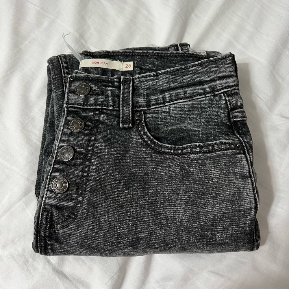 LEVI MOM JEANS